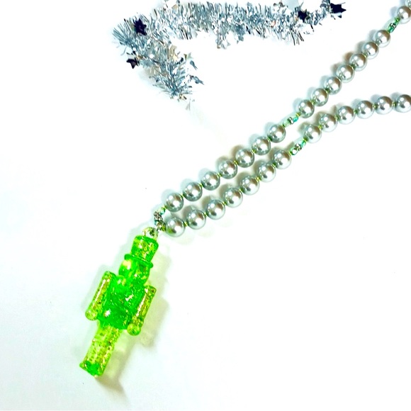 Sparkling Green Soldier Necklace - Picture 5 of 9
